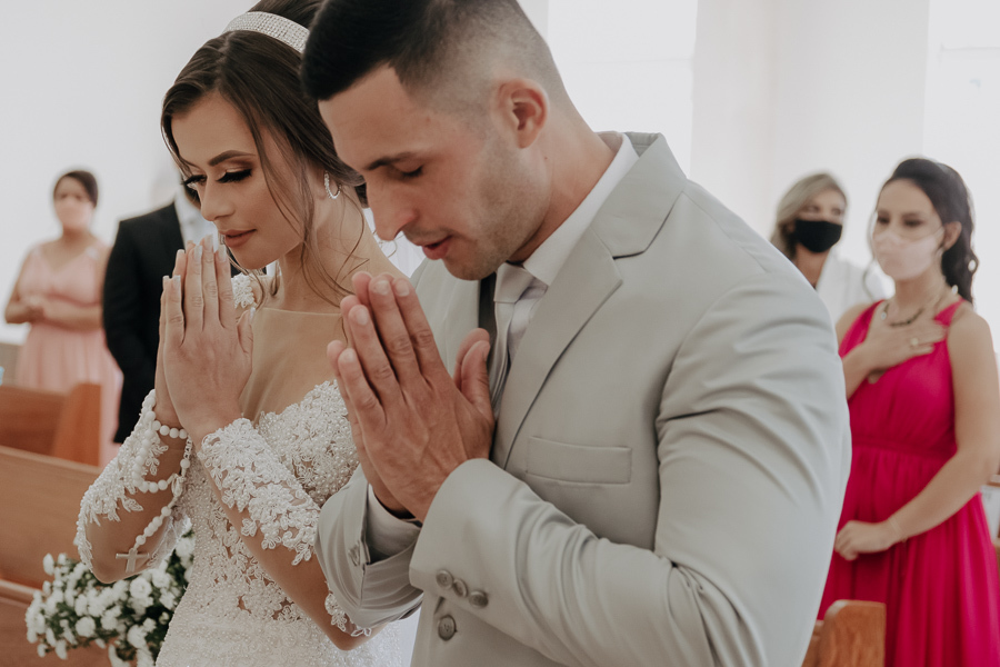 LINDO CASAMENTO COM CERIMÔNIA CATÓLICA REALIZADO NA CAPELA JOÃO PAULO SEGUNDO EM SARANDI NO PARANA E FOTOGRAFADO POR LUCAS DREHER E ALINE DREHER