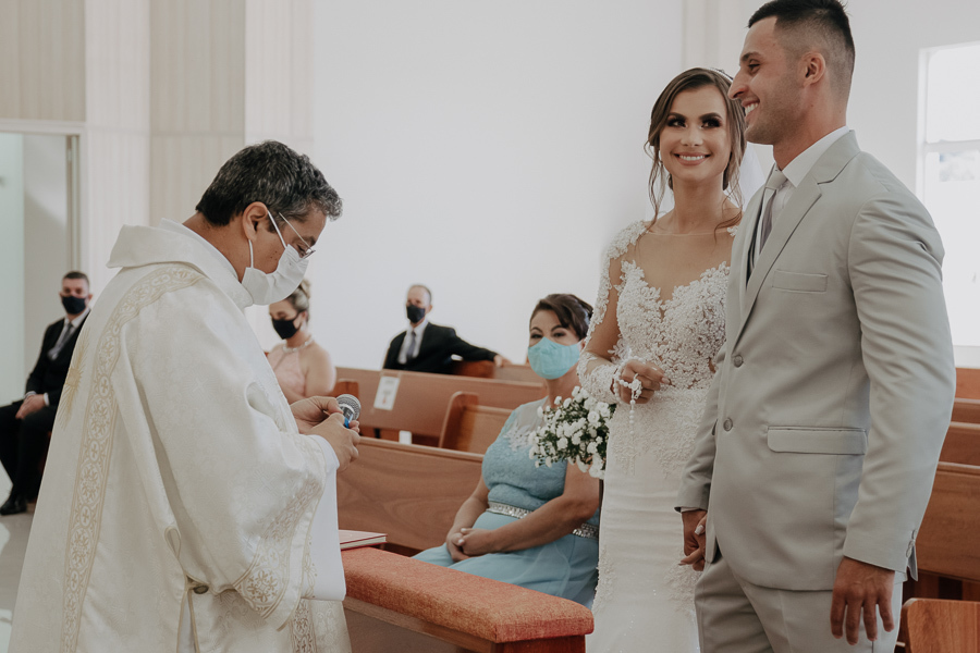 LINDO CASAMENTO COM CERIMÔNIA CATÓLICA REALIZADO NA CAPELA JOÃO PAULO SEGUNDO EM SARANDI NO PARANA E FOTOGRAFADO POR LUCAS DREHER E ALINE DREHER