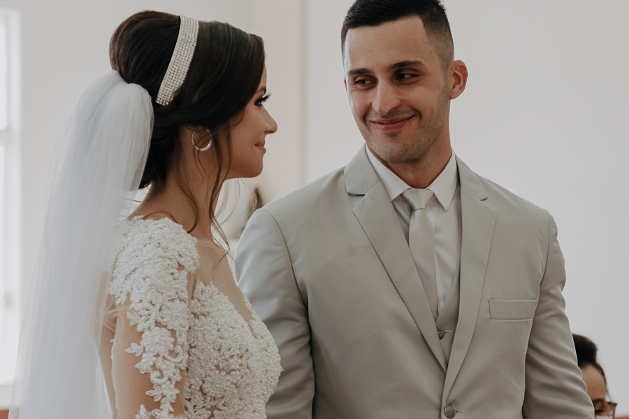 LINDO CASAMENTO COM CERIMÔNIA CATÓLICA REALIZADO NA CAPELA JOÃO PAULO SEGUNDO EM SARANDI NO PARANA E FOTOGRAFADO POR LUCAS DREHER E ALINE DREHER