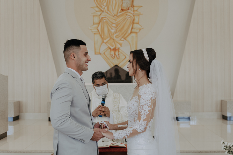LINDO CASAMENTO COM CERIMÔNIA CATÓLICA REALIZADO NA CAPELA JOÃO PAULO SEGUNDO EM SARANDI NO PARANA E FOTOGRAFADO POR LUCAS DREHER E ALINE DREHER