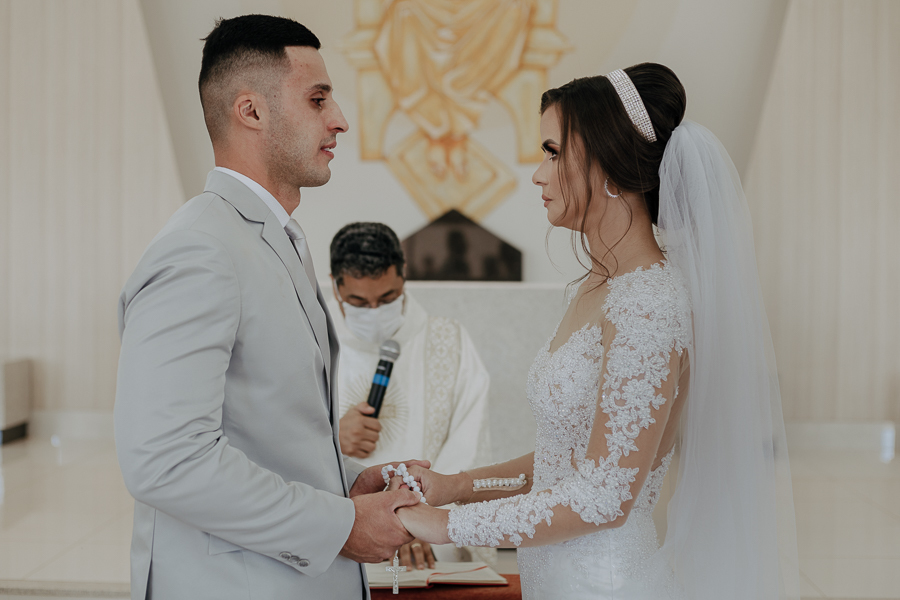 LINDO CASAMENTO COM CERIMÔNIA CATÓLICA REALIZADO NA CAPELA JOÃO PAULO SEGUNDO EM SARANDI NO PARANA E FOTOGRAFADO POR LUCAS DREHER E ALINE DREHER