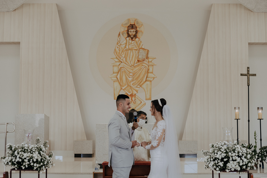 LINDO CASAMENTO COM CERIMÔNIA CATÓLICA REALIZADO NA CAPELA JOÃO PAULO SEGUNDO EM SARANDI NO PARANA E FOTOGRAFADO POR LUCAS DREHER E ALINE DREHER