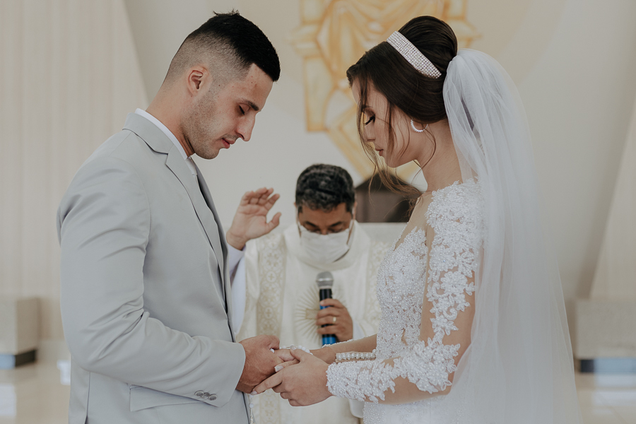 LINDO CASAMENTO COM CERIMÔNIA CATÓLICA REALIZADO NA CAPELA JOÃO PAULO SEGUNDO EM SARANDI NO PARANA E FOTOGRAFADO POR LUCAS DREHER E ALINE DREHER