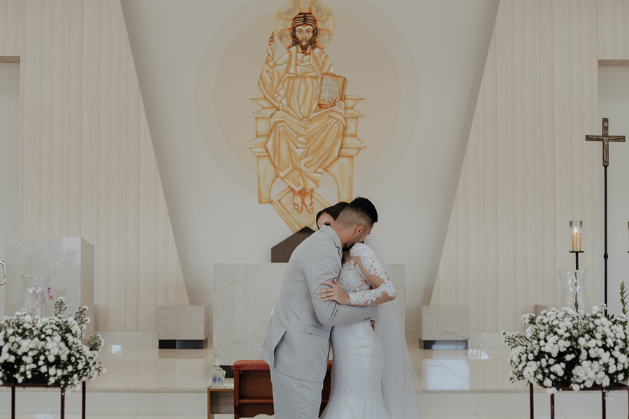 LINDO CASAMENTO COM CERIMÔNIA CATÓLICA REALIZADO NA CAPELA JOÃO PAULO SEGUNDO EM SARANDI NO PARANA E FOTOGRAFADO POR LUCAS DREHER E ALINE DREHER