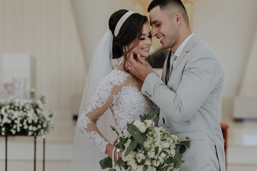 LINDO CASAMENTO COM CERIMÔNIA CATÓLICA REALIZADO NA CAPELA JOÃO PAULO SEGUNDO EM SARANDI NO PARANA E FOTOGRAFADO POR LUCAS DREHER E ALINE DREHER