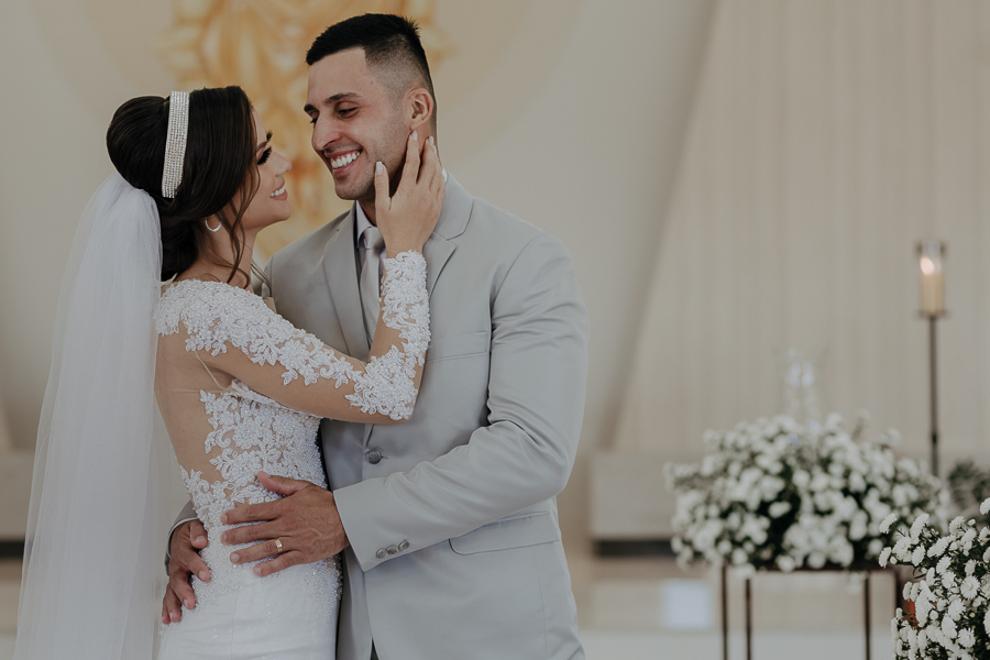 LINDO CASAMENTO COM CERIMÔNIA CATÓLICA REALIZADO NA CAPELA JOÃO PAULO SEGUNDO EM SARANDI NO PARANA E FOTOGRAFADO POR LUCAS DREHER E ALINE DREHER