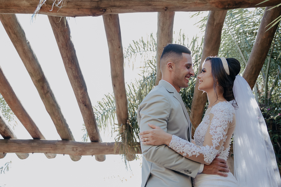 LINDO CASAMENTO COM CERIMÔNIA CATÓLICA REALIZADO NA CAPELA JOÃO PAULO SEGUNDO EM SARANDI NO PARANA E FOTOGRAFADO POR LUCAS DREHER E ALINE DREHER