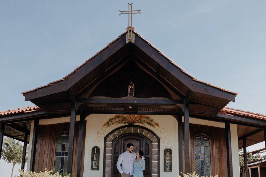 ENSAIO DE CASAL REALIZADO NA CAPELA SAO JOSE EM ARARUNA PARANA E FOTOGRAFADO POR LUCAS DREHER