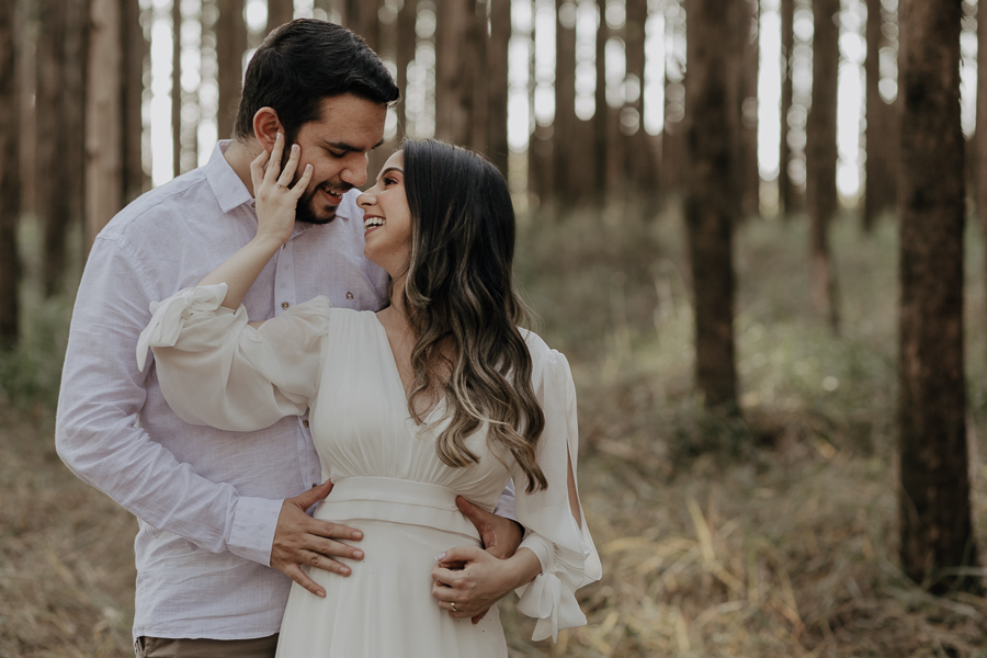 ENSAIO PRE CASAMENTO REALIZADO NA PLANTAÇÃO DE EUCALIPTOS EM MANDAGUACU PARANA E FOTOGRAFADO POR LUCAS DREHER