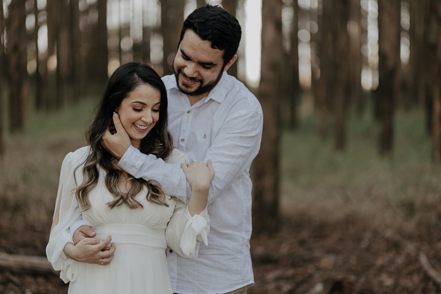 ENSAIO PRE CASAMENTO REALIZADO NA PLANTAÇÃO DE EUCALIPTOS EM MANDAGUACU PARANA E FOTOGRAFADO POR LUCAS DREHER