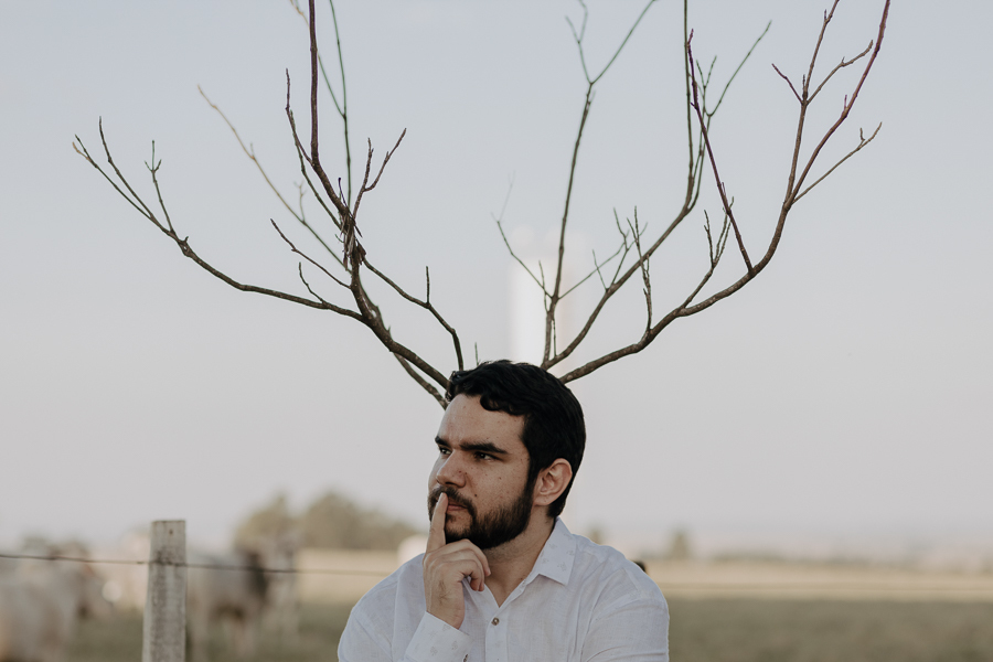 ENSAIO PRE CASAMENTO REALIZADO NA PLANTAÇÃO DE EUCALIPTOS EM MANDAGUACU PARANA E FOTOGRAFADO POR LUCAS DREHER