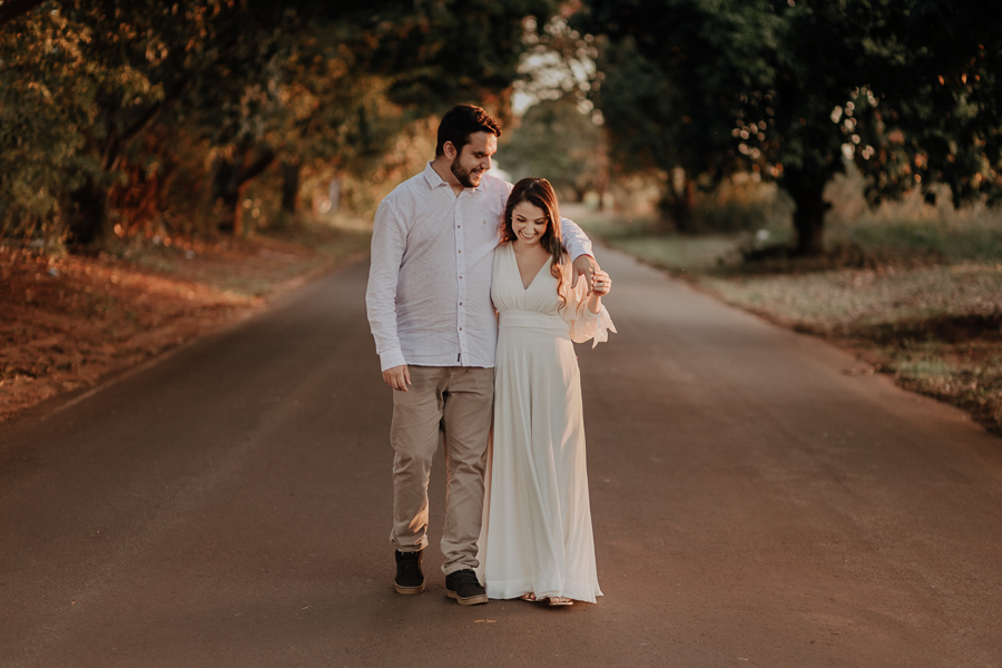 ENSAIO PRE CASAMENTO REALIZADO NA PLANTAÇÃO DE EUCALIPTOS EM MANDAGUACU PARANA E FOTOGRAFADO POR LUCAS DREHER