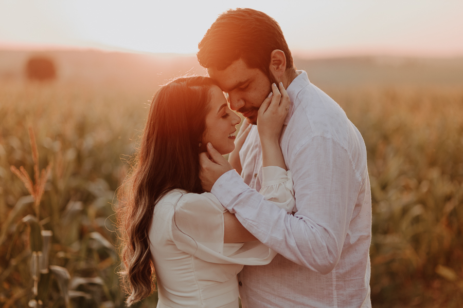 ENSAIO PRE CASAMENTO REALIZADO NA PLANTAÇÃO DE EUCALIPTOS EM MANDAGUACU PARANA E FOTOGRAFADO POR LUCAS DREHER