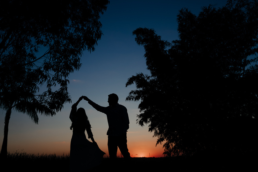 ENSAIO PRE CASAMENTO REALIZADO NA PLANTAÇÃO DE EUCALIPTOS EM MANDAGUACU PARANA E FOTOGRAFADO POR LUCAS DREHER