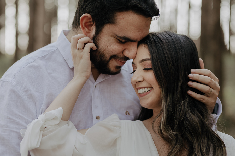 ENSAIO PRE CASAMENTO REALIZADO NA PLANTAÇÃO DE EUCALIPTOS EM MANDAGUACU PARANA E FOTOGRAFADO POR LUCAS DREHER