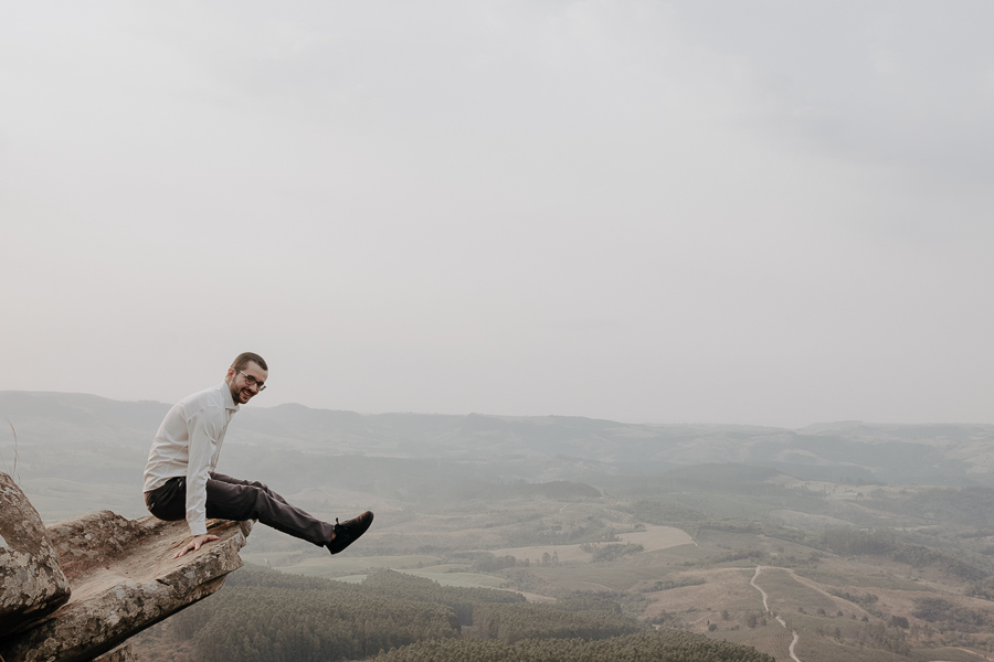 UM LINDO ENSAIO DE CASAL REALIZADO NO MORRO DA PEDRA BRANCA EM ORTIGUEIRA PARANA E FOTOGRAFADO POR LUCAS DREHER PRE WEDDING NO MORRO