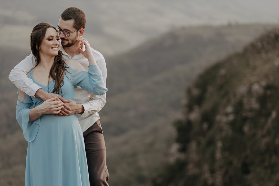 UM LINDO ENSAIO DE CASAL REALIZADO NO MORRO DA PEDRA BRANCA EM ORTIGUEIRA PARANA E FOTOGRAFADO POR LUCAS DREHER PRE WEDDING NO MORRO