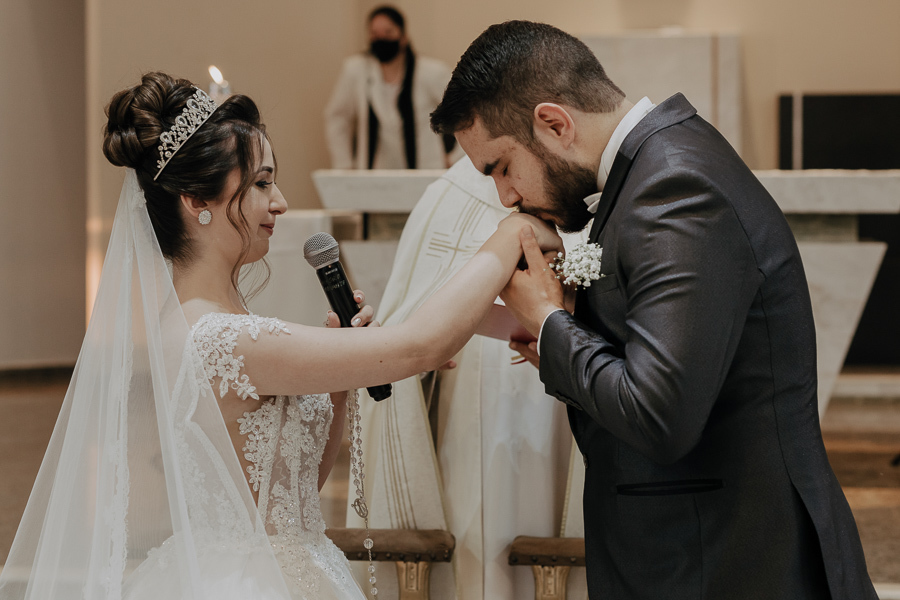 CERIMONIA CATÓLICA REALIZADA NA PARÓQUIA NOSSA SENHORA DO CARAVAGGIO EM CAMPO MOURAO PARANA E FOTOGRAFADO POR LUCAS DREHER E ALINE DREHER