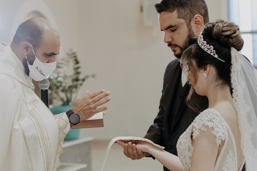 CERIMONIA CATÓLICA REALIZADA NA PARÓQUIA NOSSA SENHORA DO CARAVAGGIO EM CAMPO MOURAO PARANA E FOTOGRAFADO POR LUCAS DREHER E ALINE DREHER