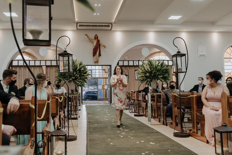 CERIMONIA CATÓLICA REALIZADA NA PARÓQUIA NOSSA SENHORA DO CARAVAGGIO EM CAMPO MOURAO PARANA E FOTOGRAFADO POR LUCAS DREHER E ALINE DREHER