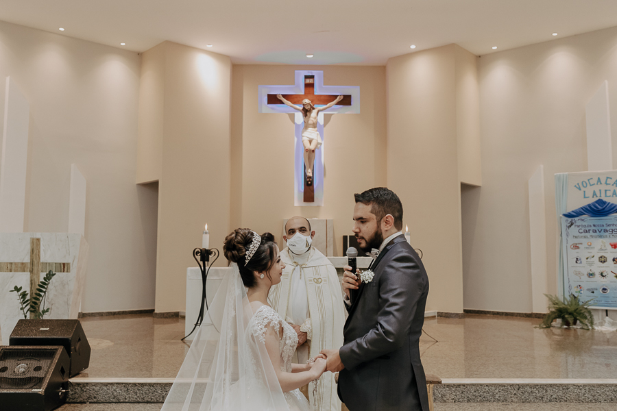 CERIMONIA CATÓLICA REALIZADA NA PARÓQUIA NOSSA SENHORA DO CARAVAGGIO EM CAMPO MOURAO PARANA E FOTOGRAFADO POR LUCAS DREHER E ALINE DREHER