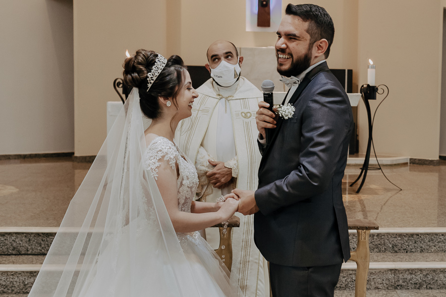 CERIMONIA CATÓLICA REALIZADA NA PARÓQUIA NOSSA SENHORA DO CARAVAGGIO EM CAMPO MOURAO PARANA E FOTOGRAFADO POR LUCAS DREHER E ALINE DREHER