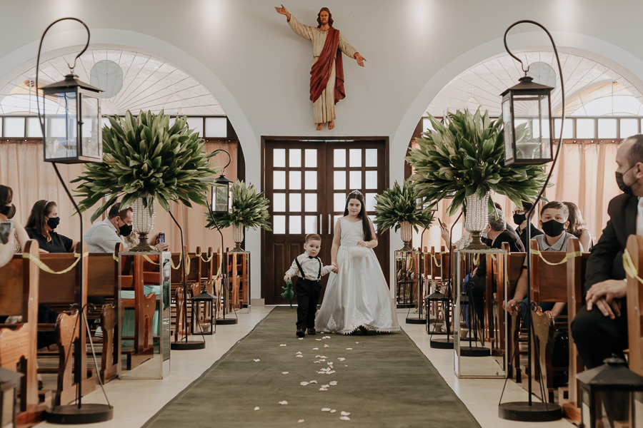 CERIMONIA CATÓLICA REALIZADA NA PARÓQUIA NOSSA SENHORA DO CARAVAGGIO EM CAMPO MOURAO PARANA E FOTOGRAFADO POR LUCAS DREHER E ALINE DREHER