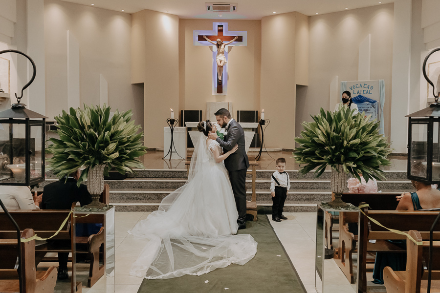 CERIMONIA CATÓLICA REALIZADA NA PARÓQUIA NOSSA SENHORA DO CARAVAGGIO EM CAMPO MOURAO PARANA E FOTOGRAFADO POR LUCAS DREHER E ALINE DREHER