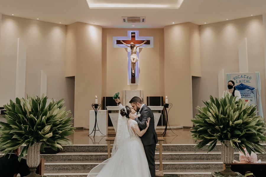 CERIMONIA CATÓLICA REALIZADA NA PARÓQUIA NOSSA SENHORA DO CARAVAGGIO EM CAMPO MOURAO PARANA E FOTOGRAFADO POR LUCAS DREHER E ALINE DREHER