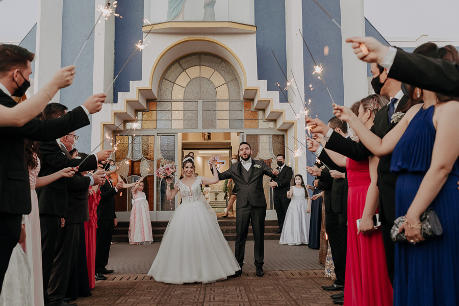 CERIMONIA CATÓLICA REALIZADA NA PARÓQUIA NOSSA SENHORA DO CARAVAGGIO EM CAMPO MOURAO PARANA E FOTOGRAFADO POR LUCAS DREHER E ALINE DREHER