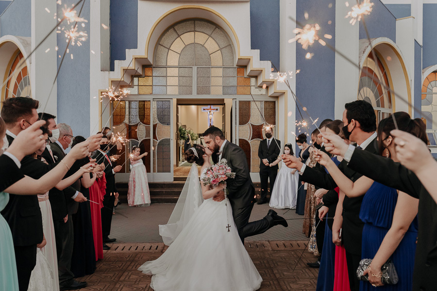 CERIMONIA CATÓLICA REALIZADA NA PARÓQUIA NOSSA SENHORA DO CARAVAGGIO EM CAMPO MOURAO PARANA E FOTOGRAFADO POR LUCAS DREHER E ALINE DREHER
