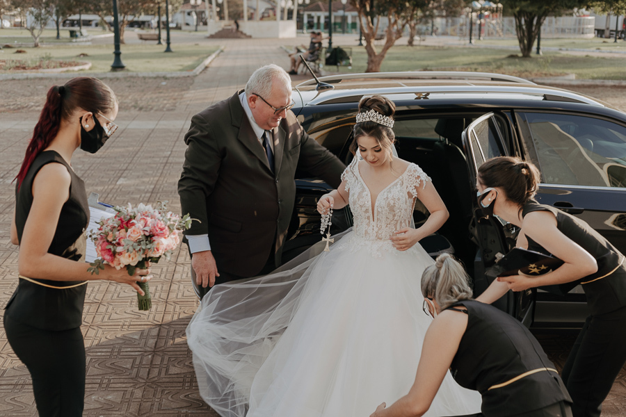 CERIMONIA CATÓLICA REALIZADA NA PARÓQUIA NOSSA SENHORA DO CARAVAGGIO EM CAMPO MOURAO PARANA E FOTOGRAFADO POR LUCAS DREHER E ALINE DREHER