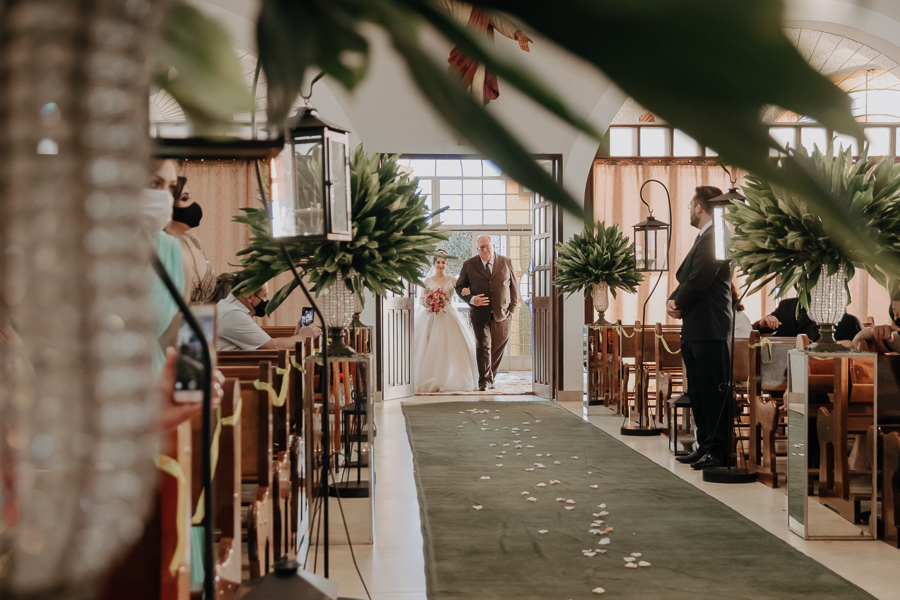 CERIMONIA CATÓLICA REALIZADA NA PARÓQUIA NOSSA SENHORA DO CARAVAGGIO EM CAMPO MOURAO PARANA E FOTOGRAFADO POR LUCAS DREHER E ALINE DREHER