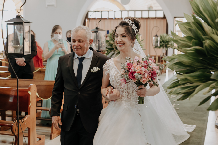 CERIMONIA CATÓLICA REALIZADA NA PARÓQUIA NOSSA SENHORA DO CARAVAGGIO EM CAMPO MOURAO PARANA E FOTOGRAFADO POR LUCAS DREHER E ALINE DREHER