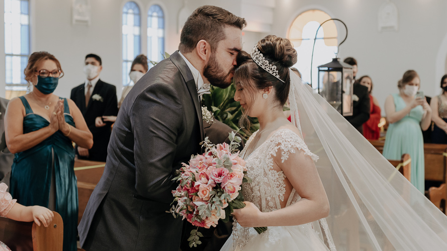 CERIMONIA CATÓLICA REALIZADA NA PARÓQUIA NOSSA SENHORA DO CARAVAGGIO EM CAMPO MOURAO PARANA E FOTOGRAFADO POR LUCAS DREHER E ALINE DREHER
