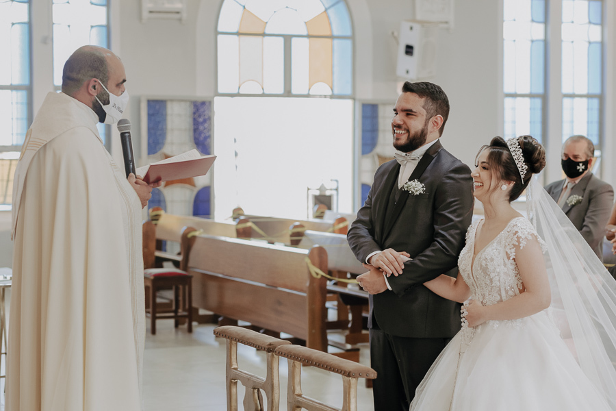 CERIMONIA CATÓLICA REALIZADA NA PARÓQUIA NOSSA SENHORA DO CARAVAGGIO EM CAMPO MOURAO PARANA E FOTOGRAFADO POR LUCAS DREHER E ALINE DREHER