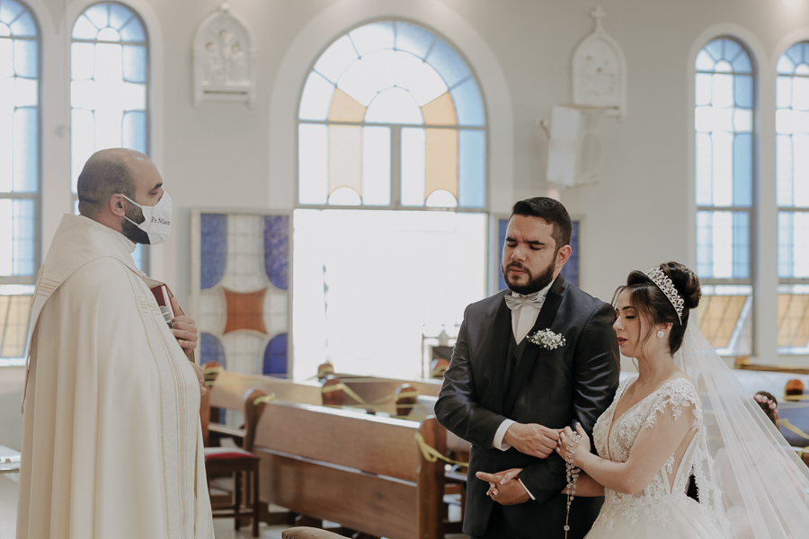 CERIMONIA CATÓLICA REALIZADA NA PARÓQUIA NOSSA SENHORA DO CARAVAGGIO EM CAMPO MOURAO PARANA E FOTOGRAFADO POR LUCAS DREHER E ALINE DREHER