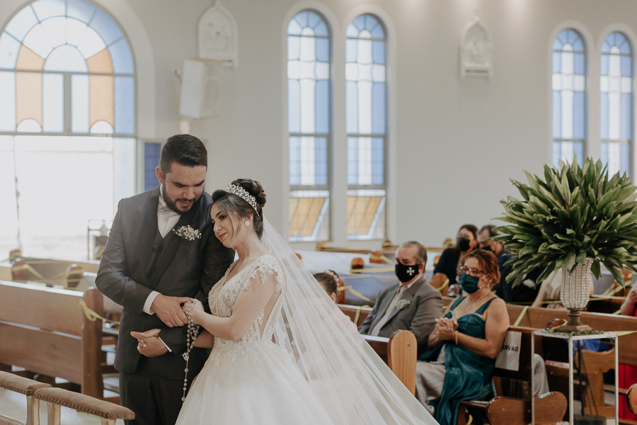 CERIMONIA CATÓLICA REALIZADA NA PARÓQUIA NOSSA SENHORA DO CARAVAGGIO EM CAMPO MOURAO PARANA E FOTOGRAFADO POR LUCAS DREHER E ALINE DREHER