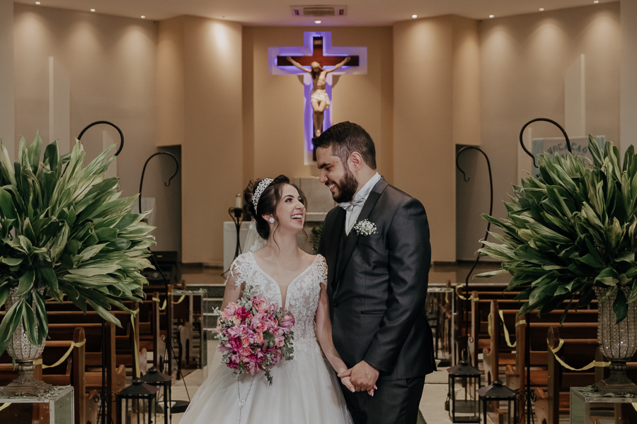 CERIMONIA CATÓLICA REALIZADA NA PARÓQUIA NOSSA SENHORA DO CARAVAGGIO EM CAMPO MOURAO PARANA E FOTOGRAFADO POR LUCAS DREHER E ALINE DREHER