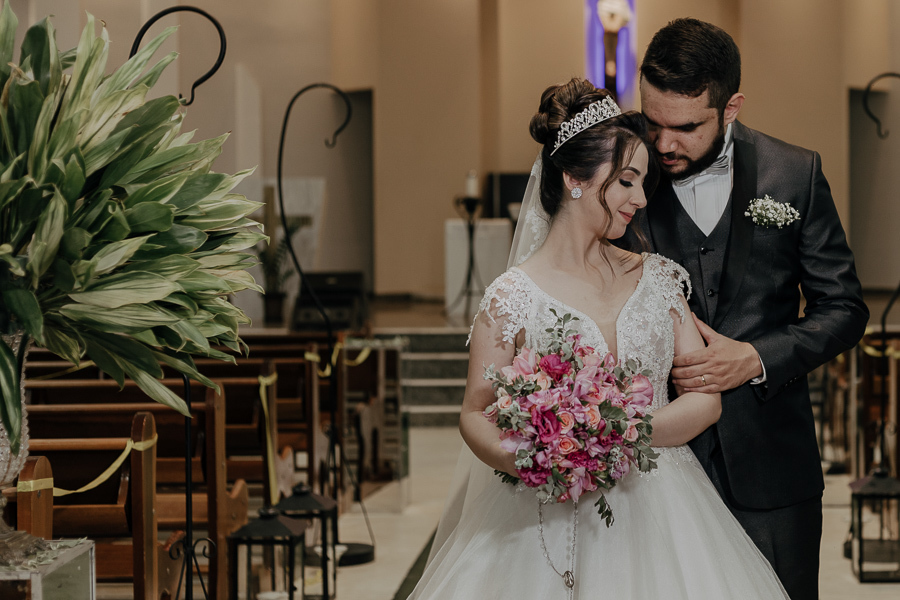 CERIMONIA CATÓLICA REALIZADA NA PARÓQUIA NOSSA SENHORA DO CARAVAGGIO EM CAMPO MOURAO PARANA E FOTOGRAFADO POR LUCAS DREHER E ALINE DREHER