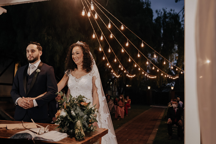 CERIMONIA DE CASAMENTO AO AR LIVRE REALIZADA DE DIA NO CAPIM LIMAO EM MARINGA NO PARANA E FOTOGRAFADO POR LUCAS DREHER E ALINE DREHER