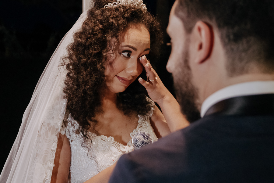 CERIMONIA DE CASAMENTO AO AR LIVRE REALIZADA DE DIA NO CAPIM LIMAO EM MARINGA NO PARANA E FOTOGRAFADO POR LUCAS DREHER E ALINE DREHER