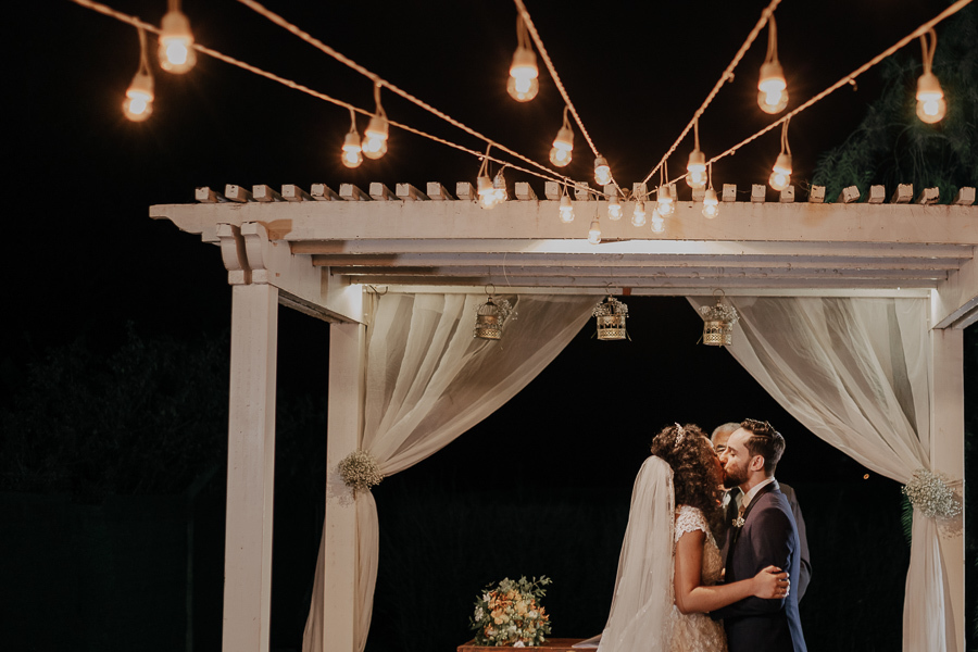 CERIMONIA DE CASAMENTO AO AR LIVRE REALIZADA DE DIA NO CAPIM LIMAO EM MARINGA NO PARANA E FOTOGRAFADO POR LUCAS DREHER E ALINE DREHER