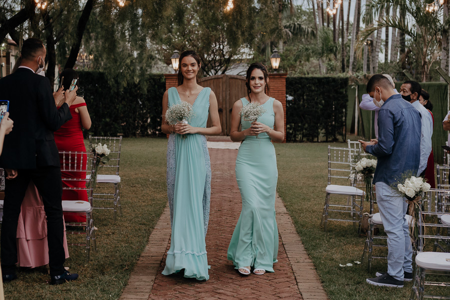 CERIMONIA DE CASAMENTO AO AR LIVRE REALIZADA DE DIA NO CAPIM LIMAO EM MARINGA NO PARANA E FOTOGRAFADO POR LUCAS DREHER E ALINE DREHER