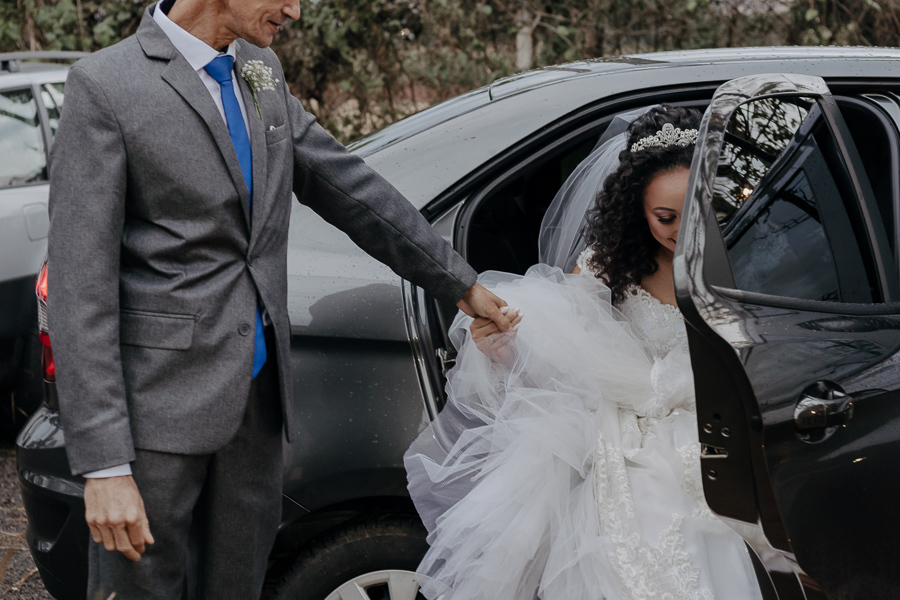 CERIMONIA DE CASAMENTO AO AR LIVRE REALIZADA DE DIA NO CAPIM LIMAO EM MARINGA NO PARANA E FOTOGRAFADO POR LUCAS DREHER E ALINE DREHER