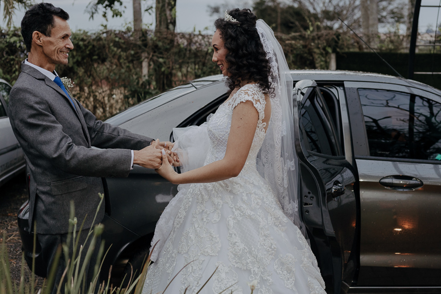 CERIMONIA DE CASAMENTO AO AR LIVRE REALIZADA DE DIA NO CAPIM LIMAO EM MARINGA NO PARANA E FOTOGRAFADO POR LUCAS DREHER E ALINE DREHER