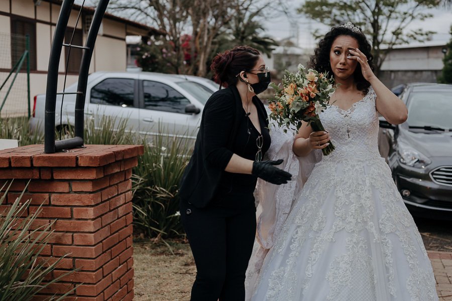 CERIMONIA DE CASAMENTO AO AR LIVRE REALIZADA DE DIA NO CAPIM LIMAO EM MARINGA NO PARANA E FOTOGRAFADO POR LUCAS DREHER E ALINE DREHER