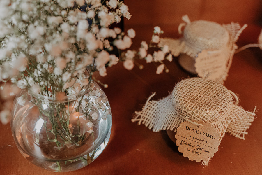 CERIMONIA DE CASAMENTO AO AR LIVRE REALIZADA DE DIA NO CAPIM LIMAO EM MARINGA NO PARANA E FOTOGRAFADO POR LUCAS DREHER E ALINE DREHER