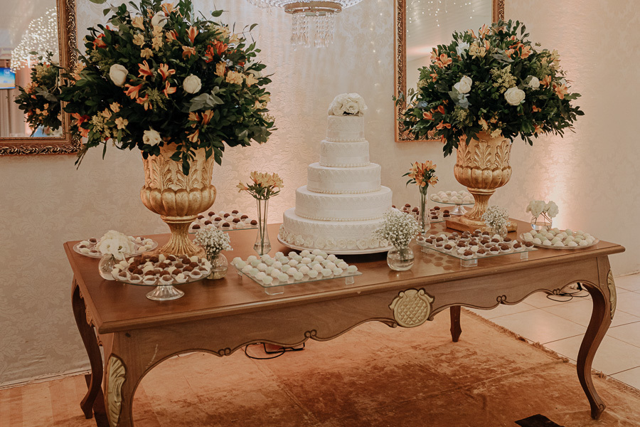 CERIMONIA DE CASAMENTO AO AR LIVRE REALIZADA DE DIA NO CAPIM LIMAO EM MARINGA NO PARANA E FOTOGRAFADO POR LUCAS DREHER E ALINE DREHER