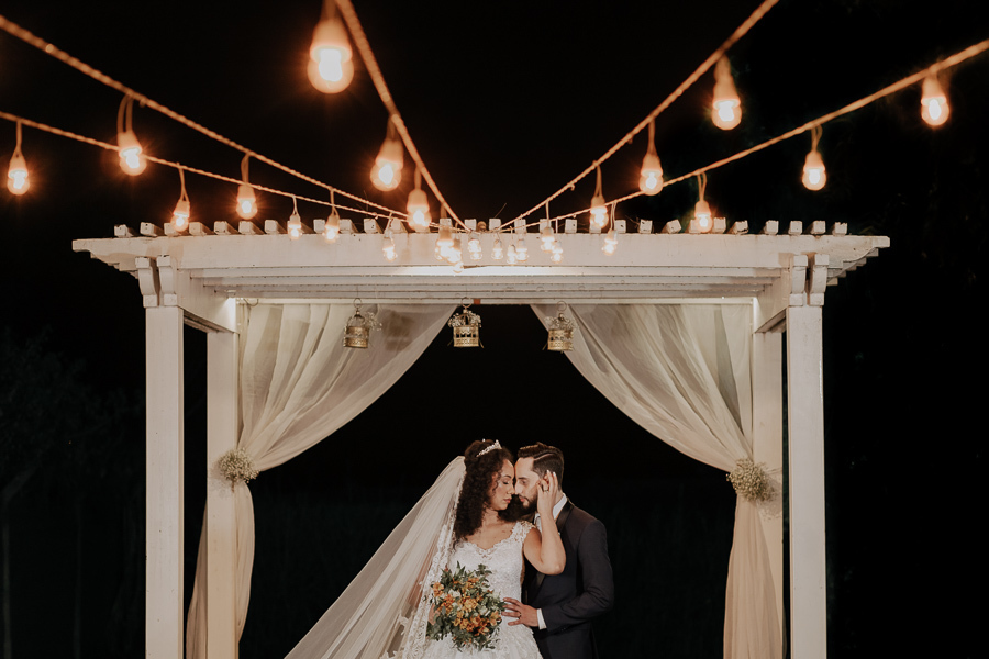 CERIMONIA DE CASAMENTO AO AR LIVRE REALIZADA DE DIA NO CAPIM LIMAO EM MARINGA NO PARANA E FOTOGRAFADO POR LUCAS DREHER E ALINE DREHER